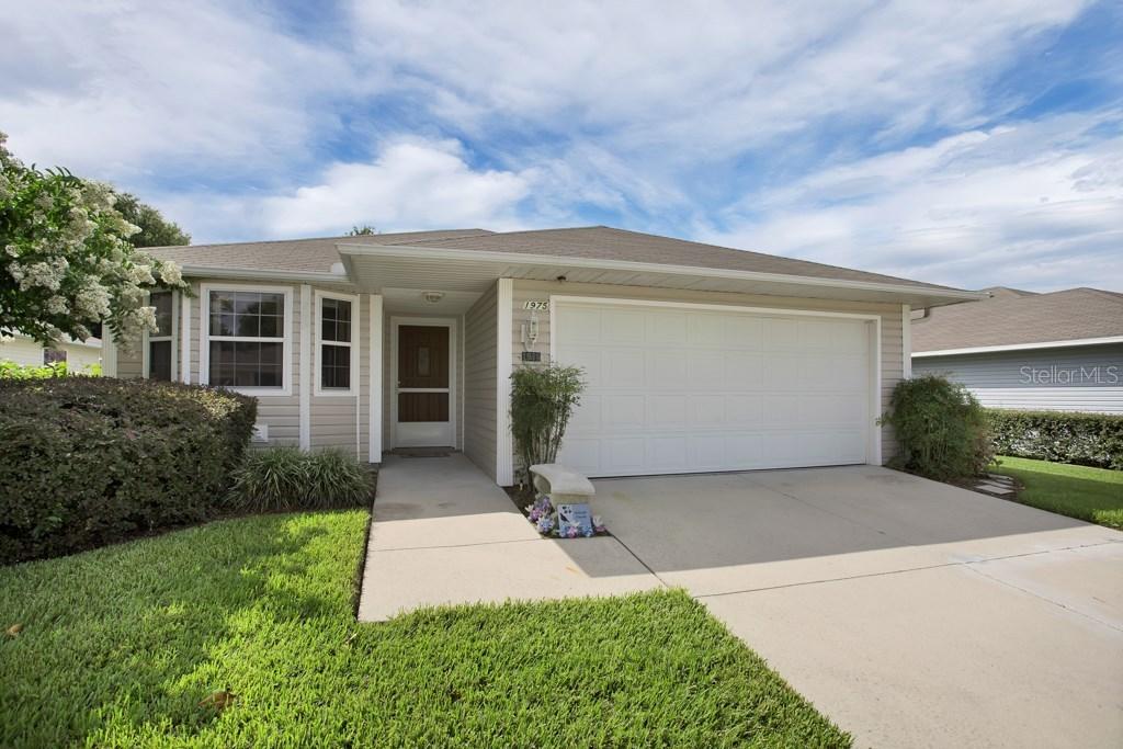 1975 Golden Palm Cir., Tavares, FL 32778
