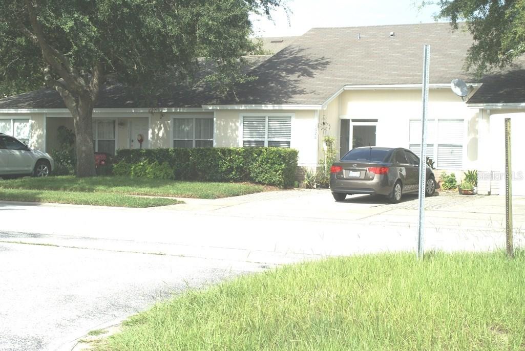 1628 Tropical Ct., Tavares, FL 32778