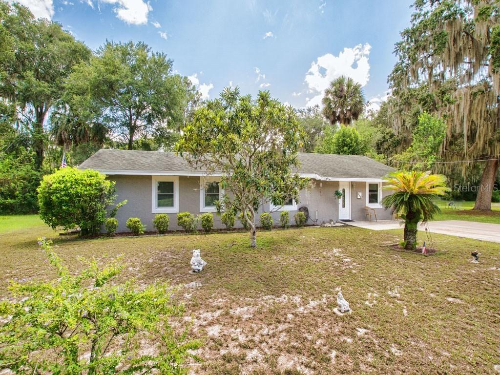 209 Palm Way, Tavares, FL 32778