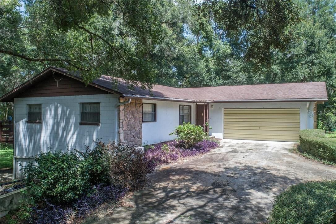 25929 Sackamaxon Dr., Sorrento, FL 32776