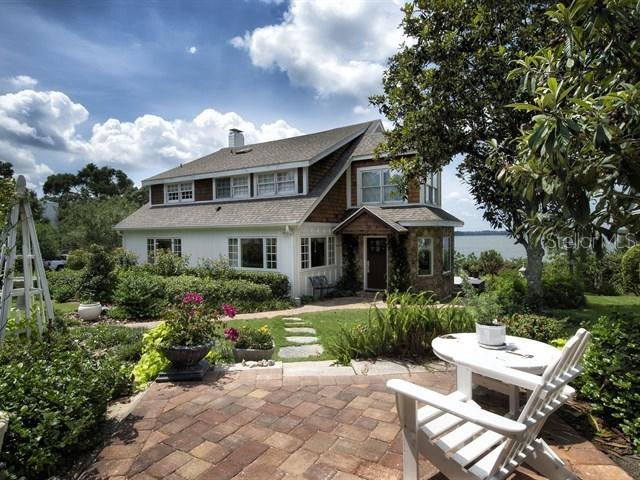 966 Fairview Ave., Mount Dora, FL 32757