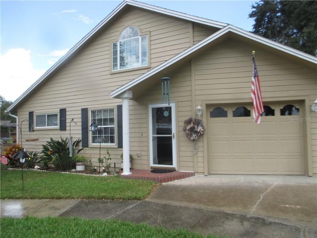 10905 Lake Harris Cir., Tavares, FL 32778