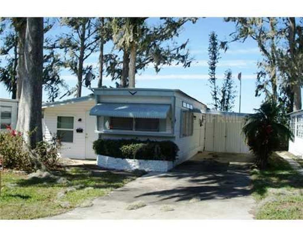 926 Villa Lagoon Dr., Tavares, FL 32778