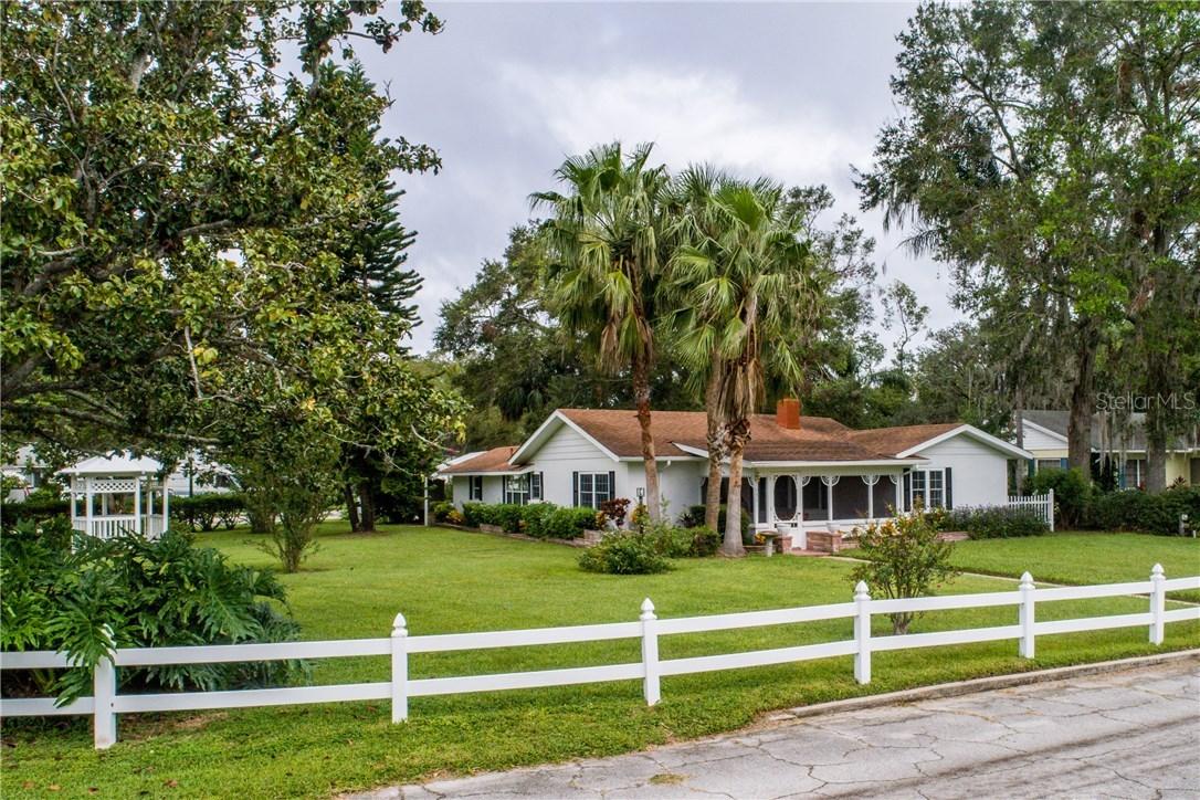 1635 Gertrude Pl., Mount Dora, FL 32757