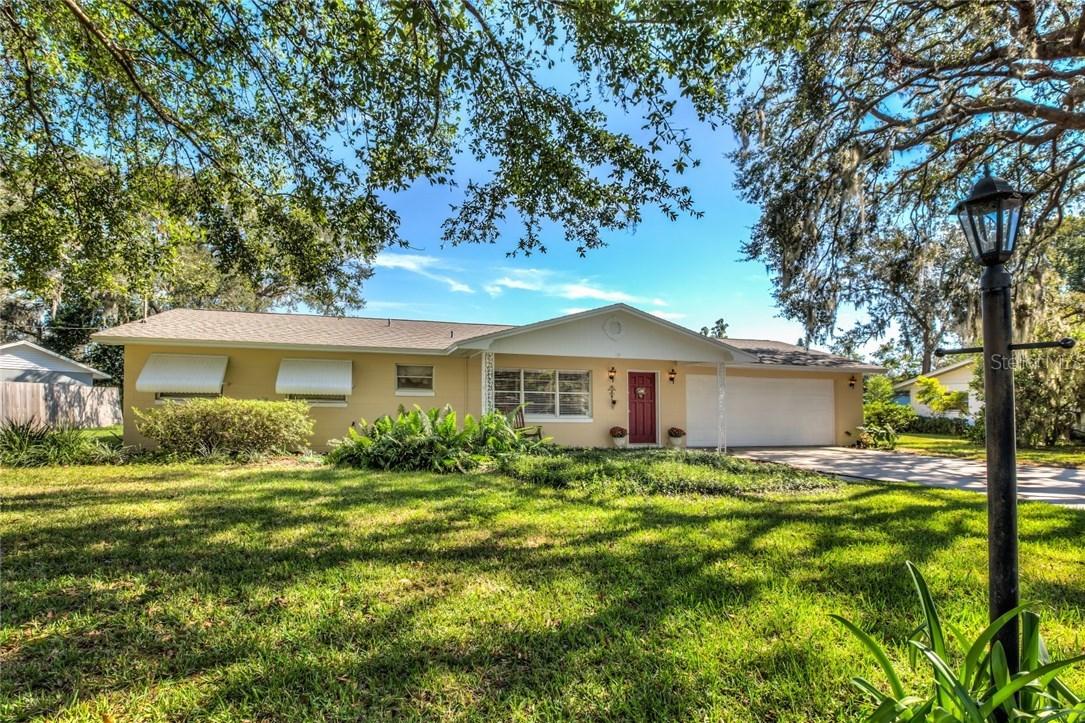 446 W Oak Hill Rd., Mount Dora, FL 32757