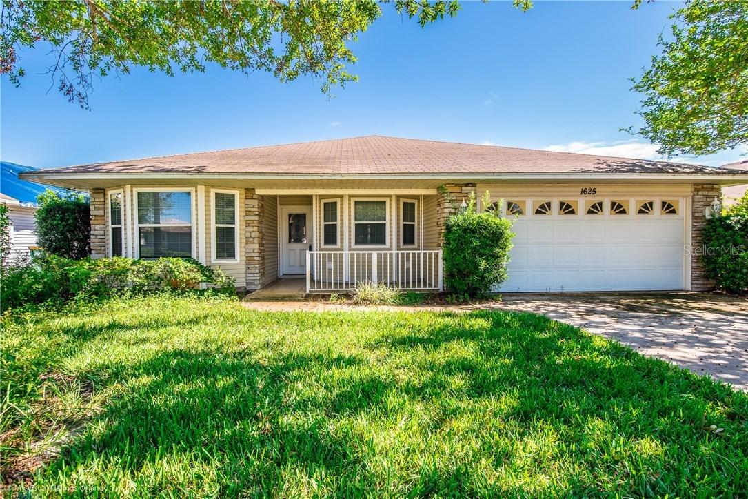 1625 Lake Villa Dr., Tavares, FL 32778