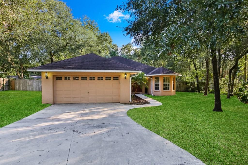 25804 Westmoreland St., Sorrento, FL 32776