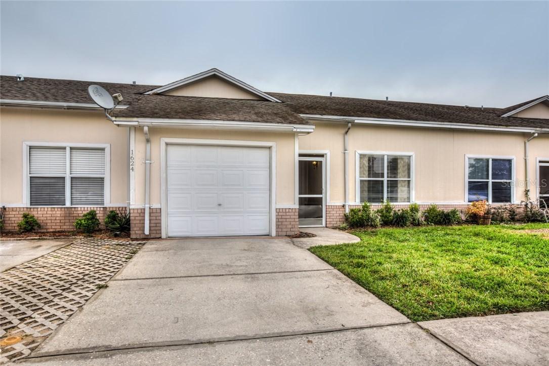 1624 Tropical Ct., Tavares, FL 32778