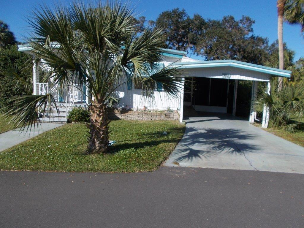 298 Country Gardens Rd., Eustis, FL 32726