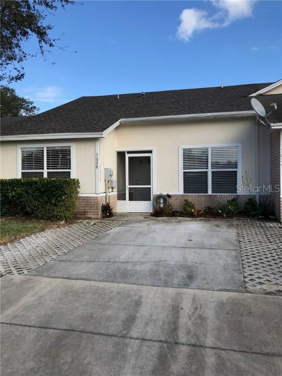 1628 Tropical Ct., Tavares, FL 32778