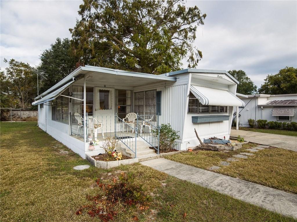 748 Marina Ln., Tavares, FL 32778