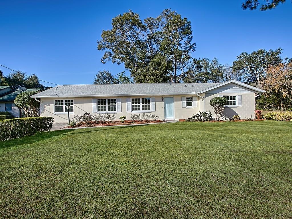 27805 Lisa Dr., Tavares, FL 32778