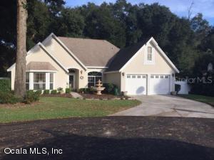 361 Carriage Ln., Lady Lake, FL 32159