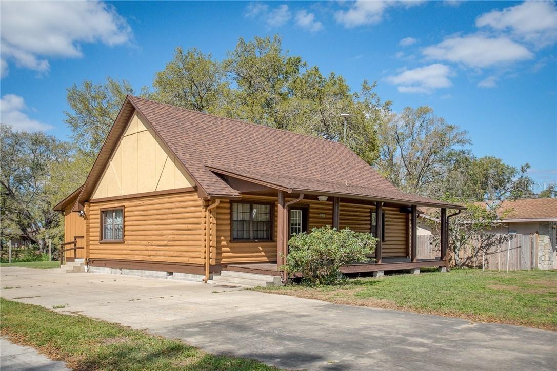 27635 Lois Dr., Tavares, FL 32778