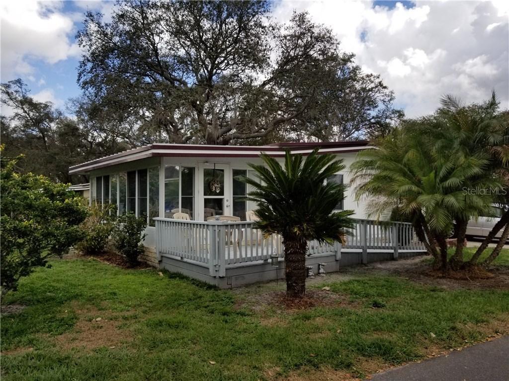 2060 Oak Cir., Mount Dora, FL 32757