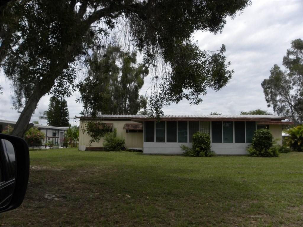 1021 Belmont Cir., Tavares, FL 32778