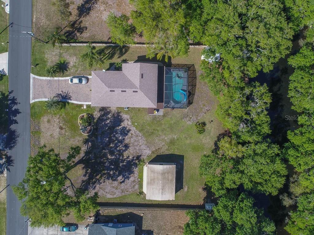 27608 Lois Dr., Tavares, FL 32778