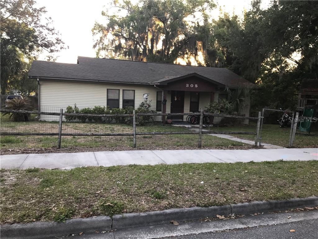 305 Cordova Pl., Leesburg, FL 34748