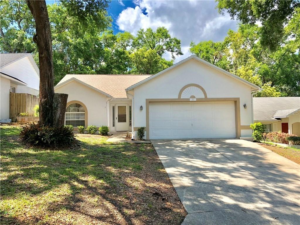 31 Townhill Dr., Eustis, FL 32726