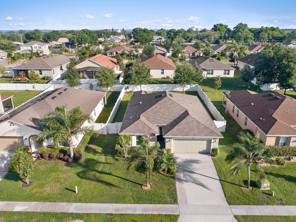 1771 Dunedin Dr., Tavares, FL 32778