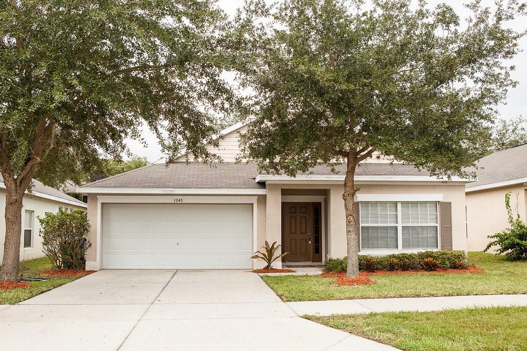 1245 Kellogg Dr., Tavares, FL 32778