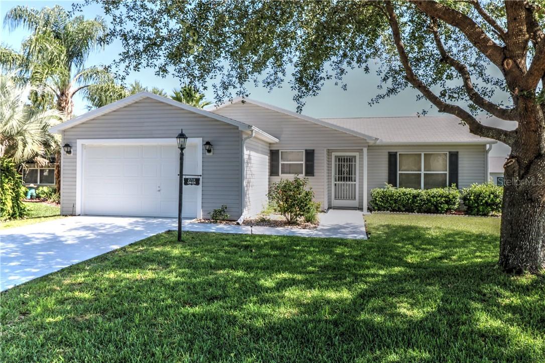 2711 Privada Dr, The Villages, FL 32162