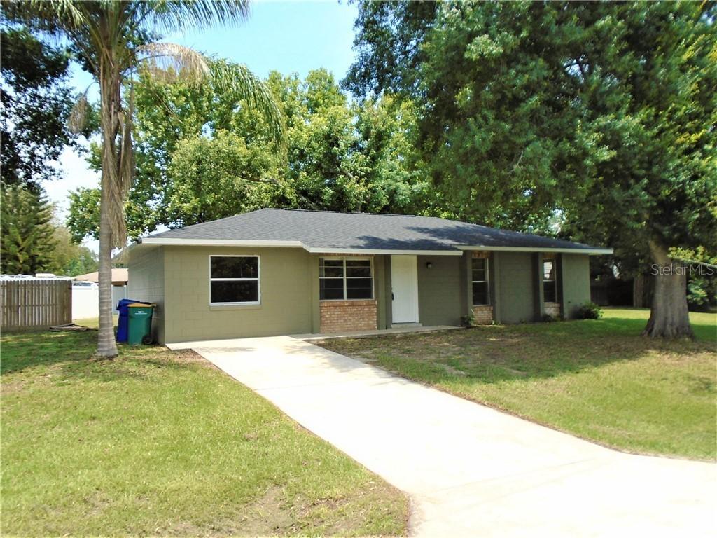 1560 Palm Ave., Tavares, FL 32778