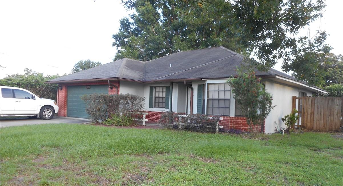 11832 Indiana Ave., Tavares, FL 32778