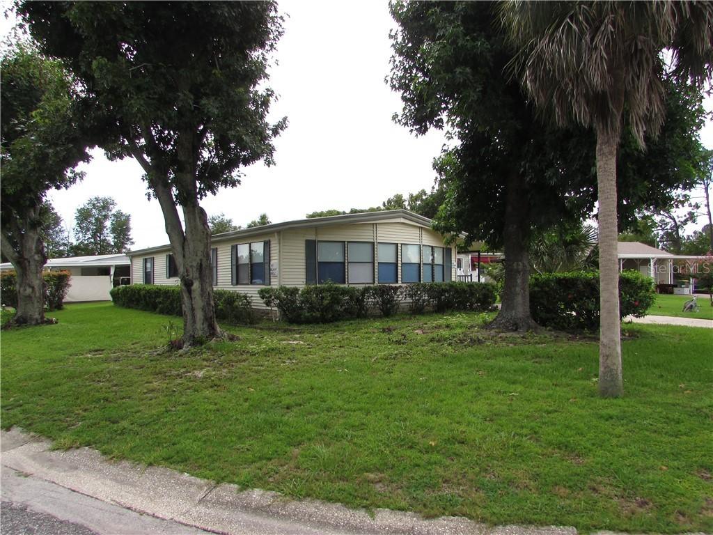 1017 Belmont Cir., Tavares, FL 32778