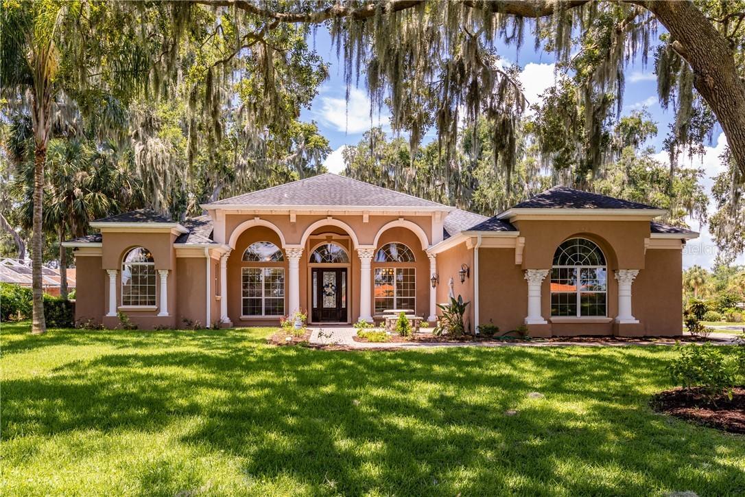 1425 Mosswood Dr., Leesburg, FL 34748