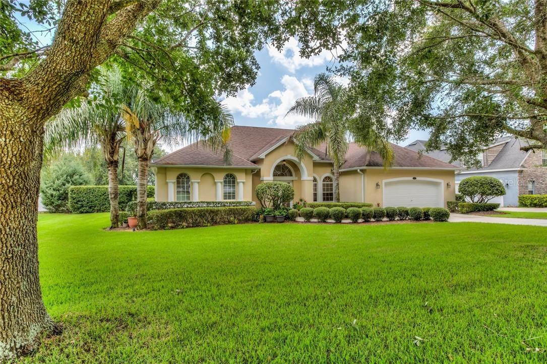 23302 Oak Cluster Dr., Sorrento, FL 32776