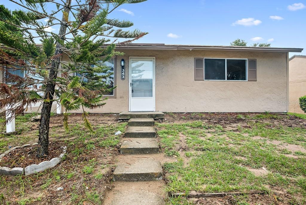 343 E Rosewood Ln., Tavares, FL 32778
