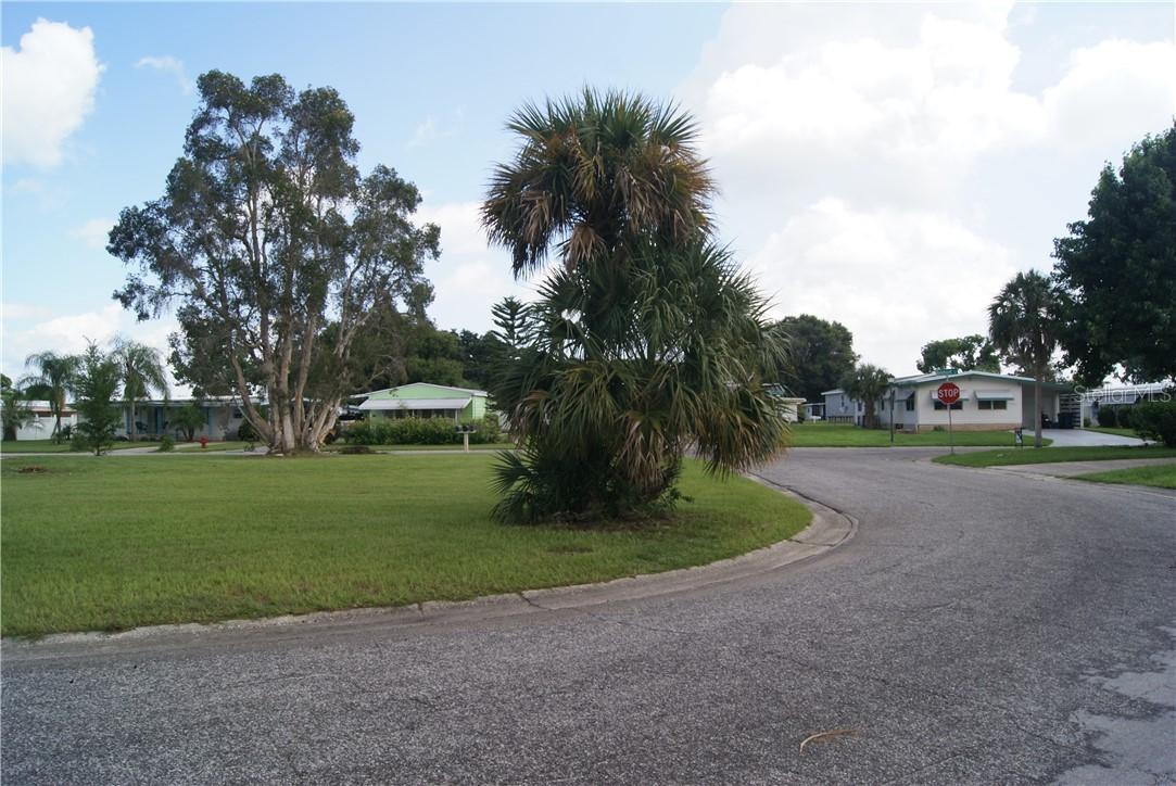 1021 Belmont Cir., Tavares, FL 32778