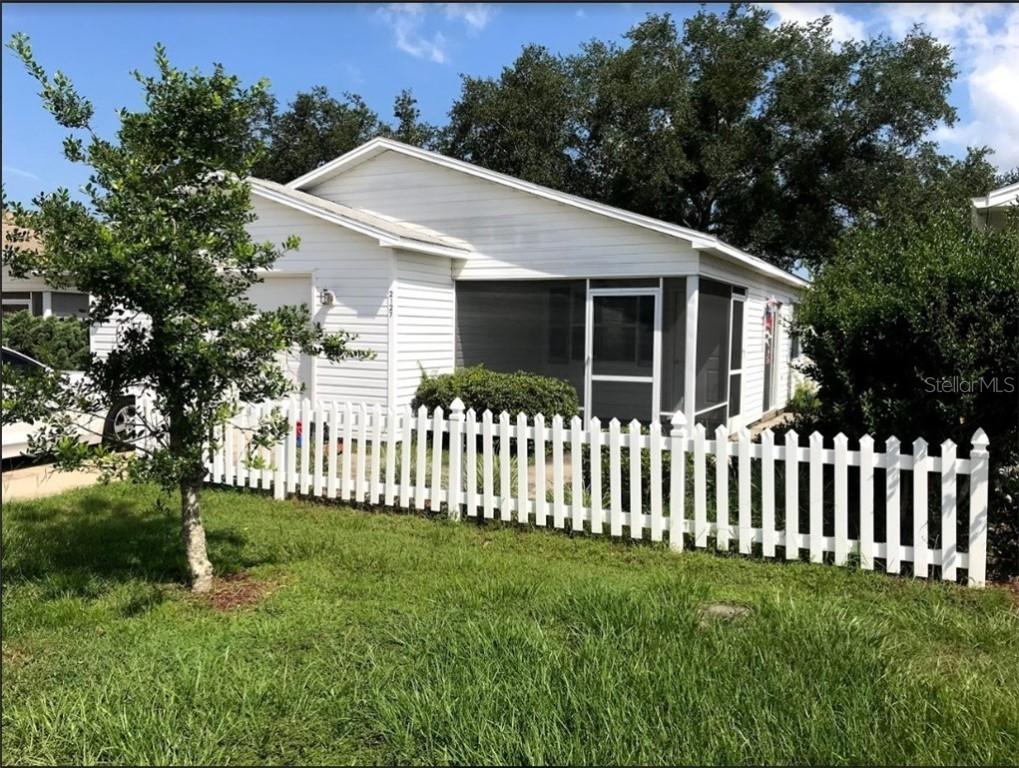 2127 Escobar Ave., The Villages, FL 32159