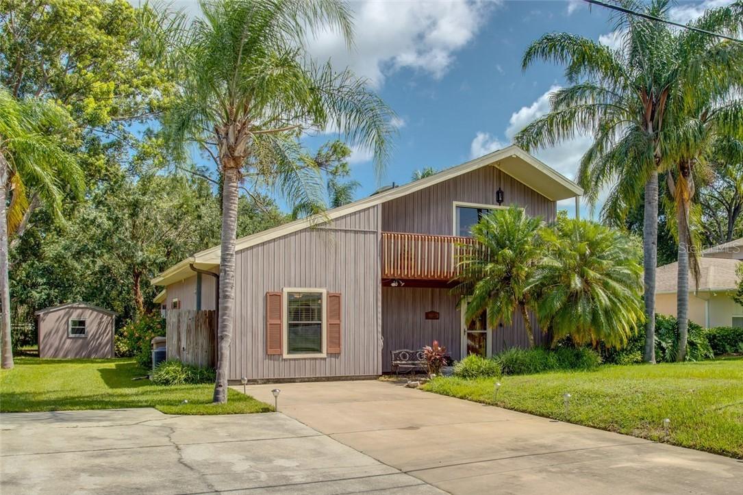 28123 Lois Dr., Tavares, FL 32778