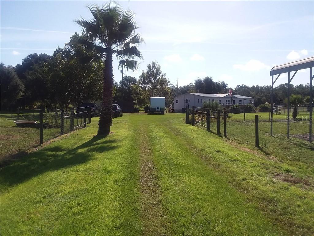 8520 Los Robles Dr., Groveland, FL 34736