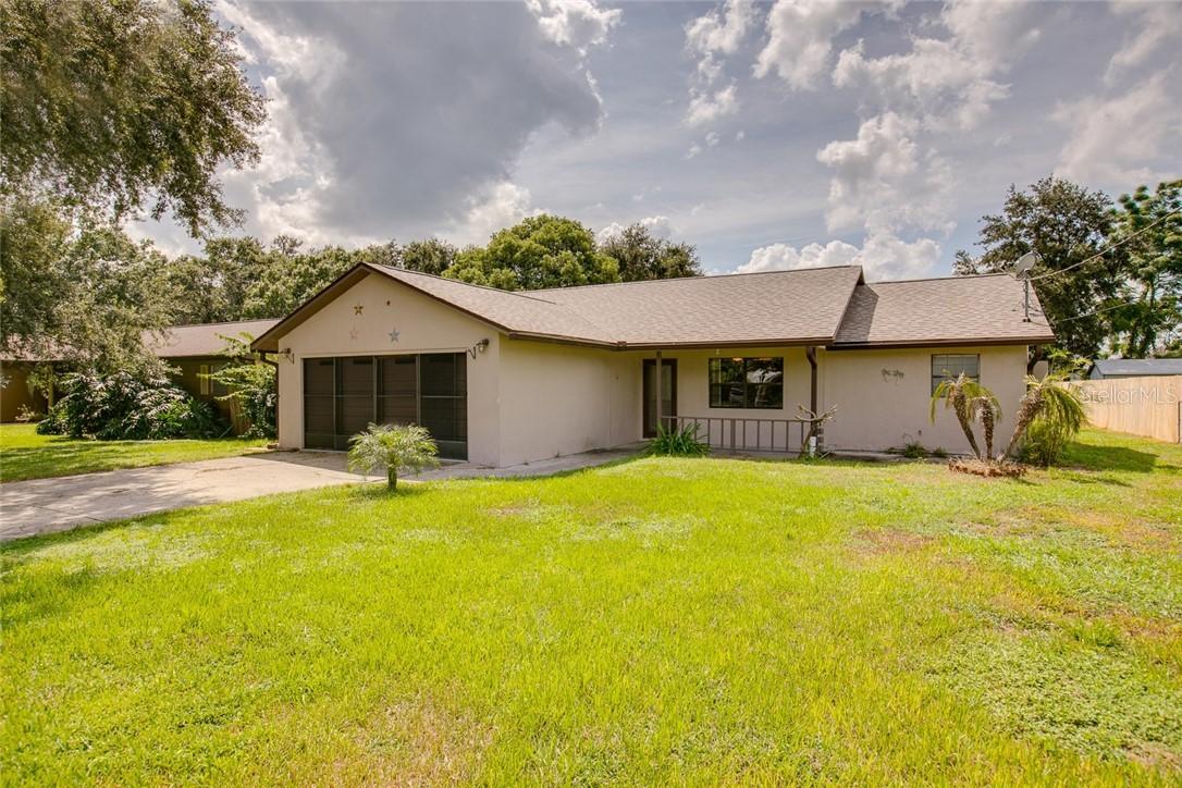 27751 Lisa Dr., Tavares, FL 32778