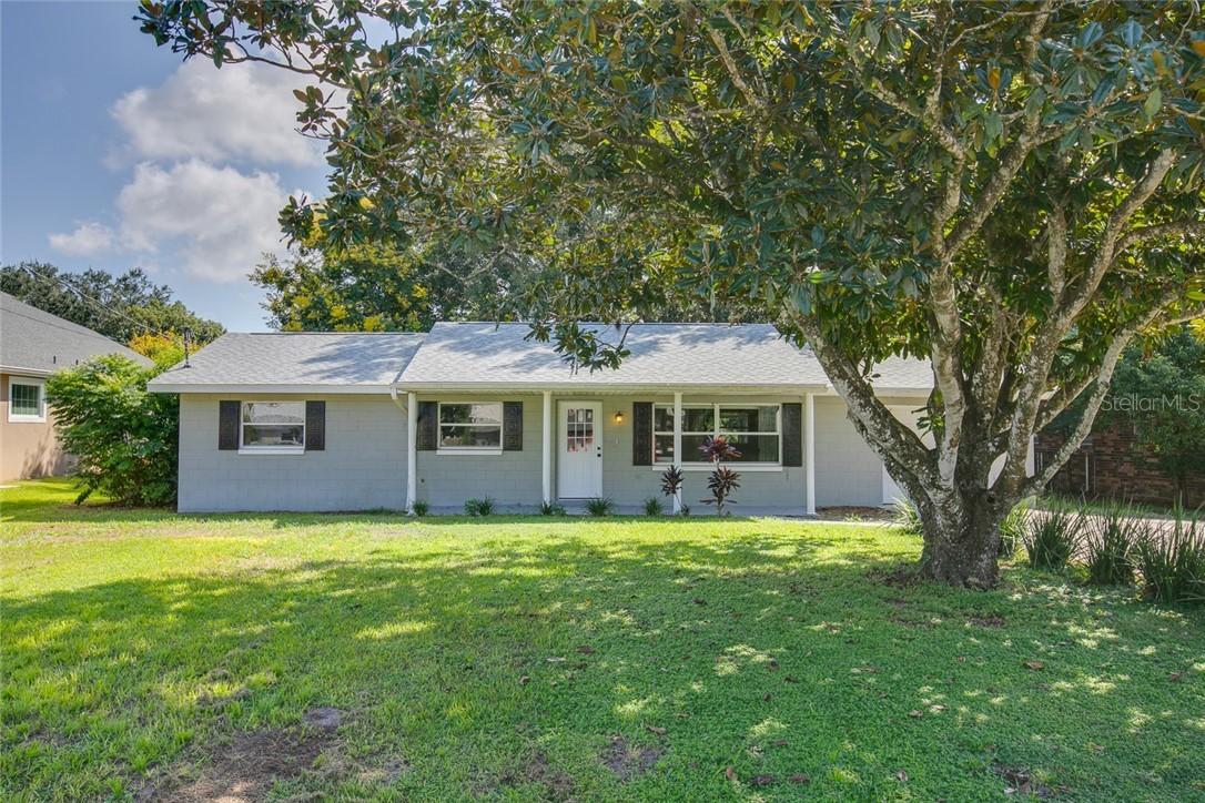 27750 Lisa Dr., Tavares, FL 32778