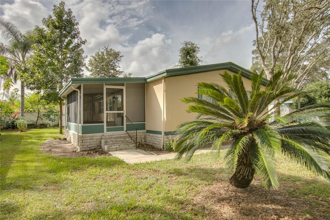 2011 Oak Cir., Mount Dora, FL 32757