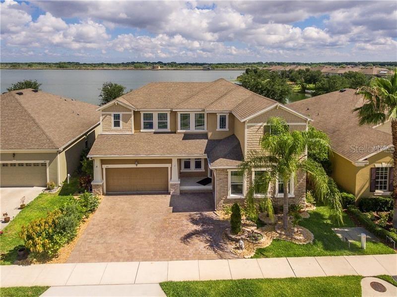 211 Blue Cypress Dr., Groveland, FL 34736