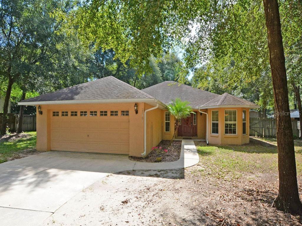25804 Westmoreland St., Sorrento, FL 32776