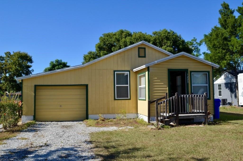 1223 Pine Ave., Tavares, FL 32778