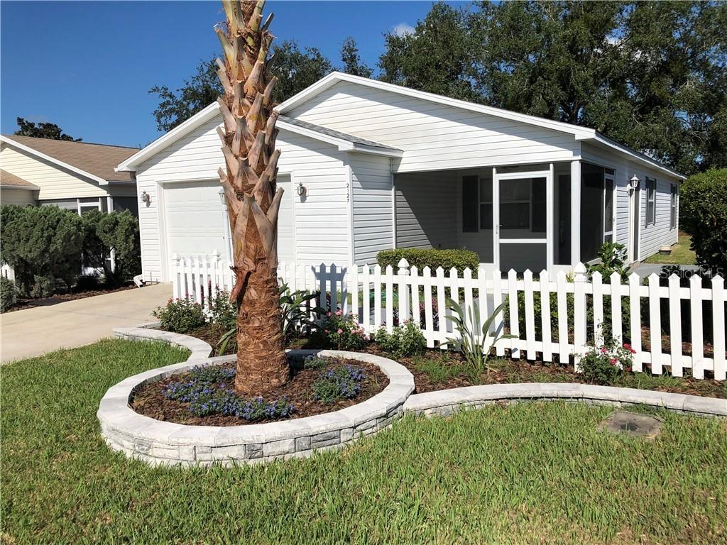 2127 Escobar Ave., The Villages, FL 32159