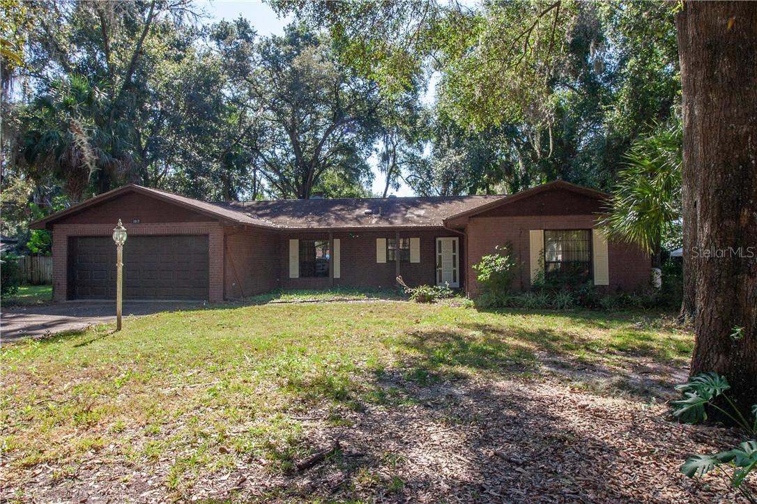 1517 N Lake View Ave., Leesburg, FL 34748