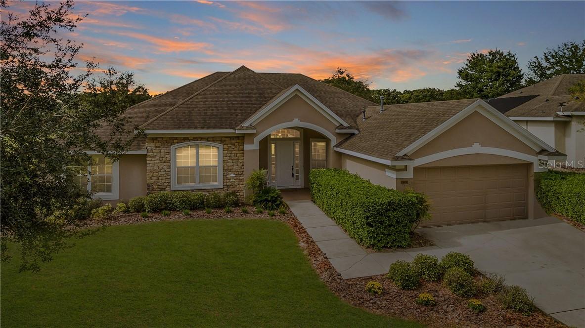 32313 Oak Canopy Dr., Sorrento, FL 32776