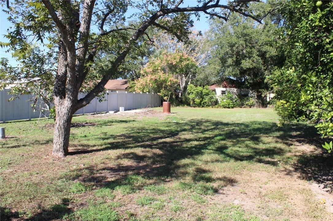 300 W Givens St., Tavares, FL 32778