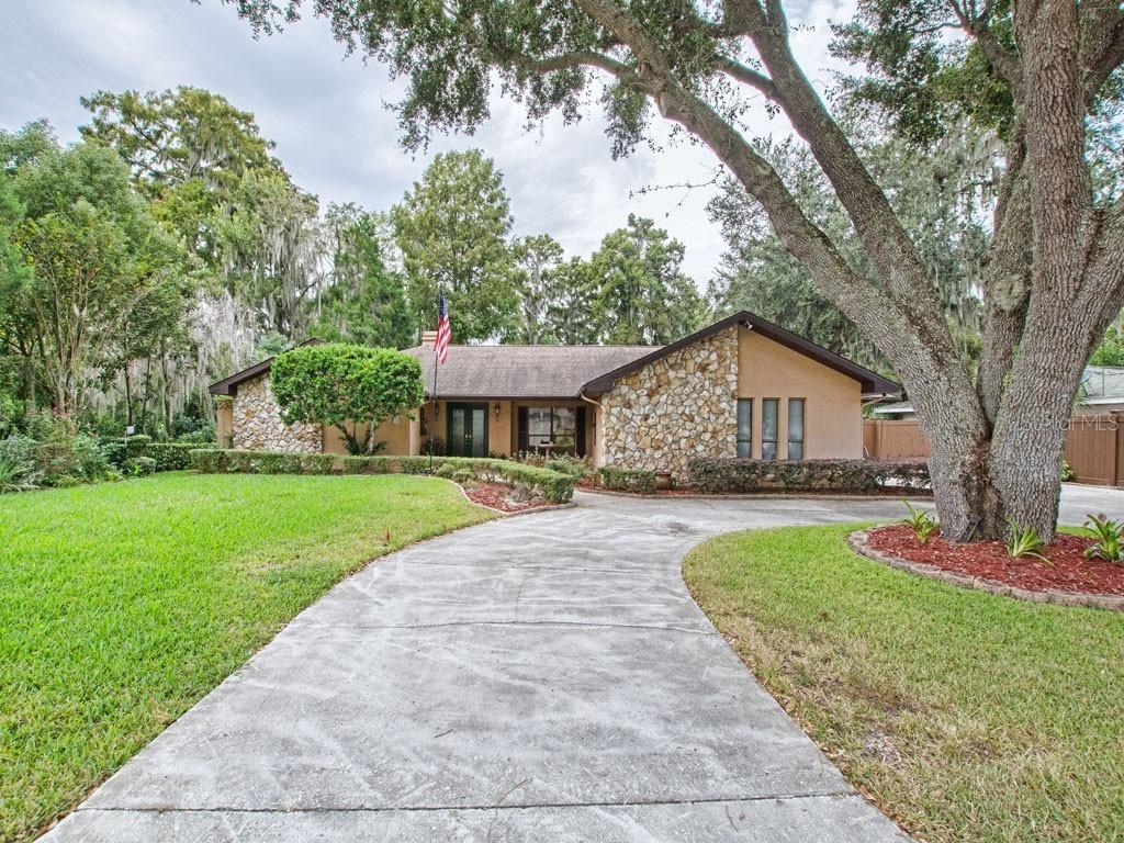 31849 Bay St., Tavares, FL 32778