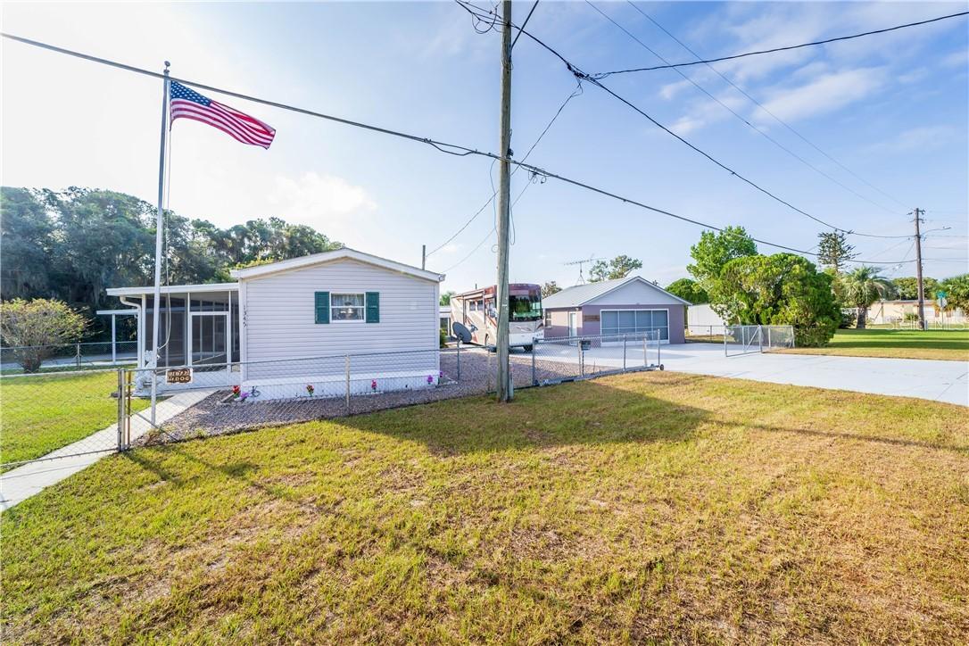 1345 County Dr., Tavares, FL 32778