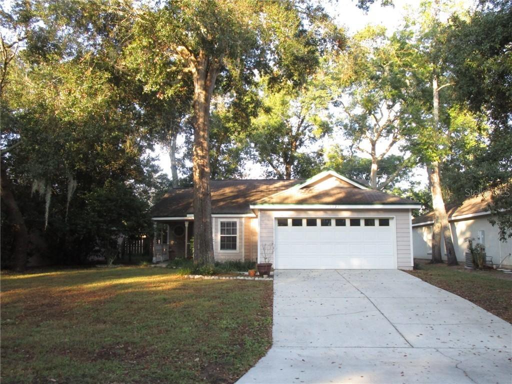 1121 Juniper Ct., Tavares, FL 32778