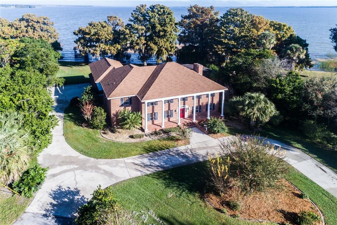 1032 Shore Acres Dr., Leesburg, FL 34748